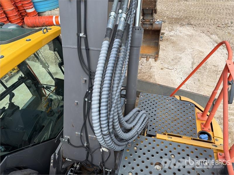 Volvo ECR235EL Tracked Excavator حفارات زحافة
