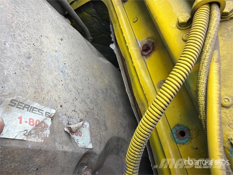  Volvo/GMC WAH 6x4 T/A Day Cab Truck Tractor وحدات الجر