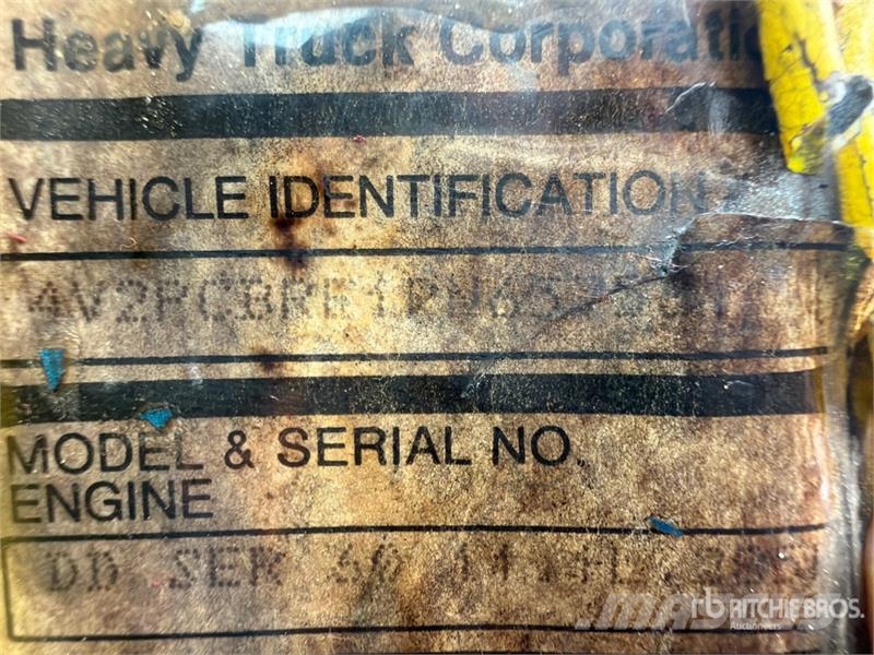  Volvo/GMC WAH 6x4 T/A Day Cab Truck Tractor وحدات الجر