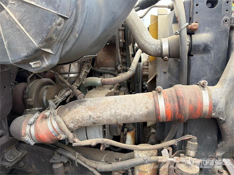  Volvo/GMC WAH 6x4 T/A Day Cab Truck Tractor وحدات الجر