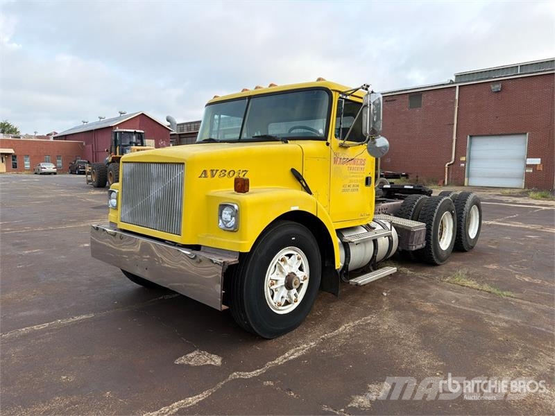  Volvo/GMC WAH 6x4 T/A Day Cab Truck Tractor وحدات الجر