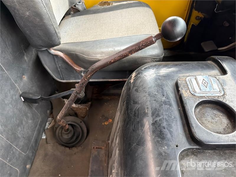  Volvo/GMC WAH 6x4 T/A Day Cab Truck Tractor وحدات الجر