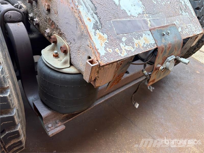  Volvo/GMC WAH 6x4 T/A Day Cab Truck Tractor وحدات الجر