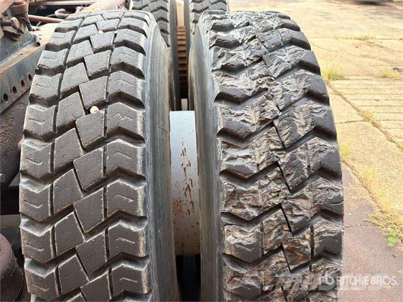 Volvo/GMC WAH 6x4 T/A Day Cab Truck Tractor وحدات الجر