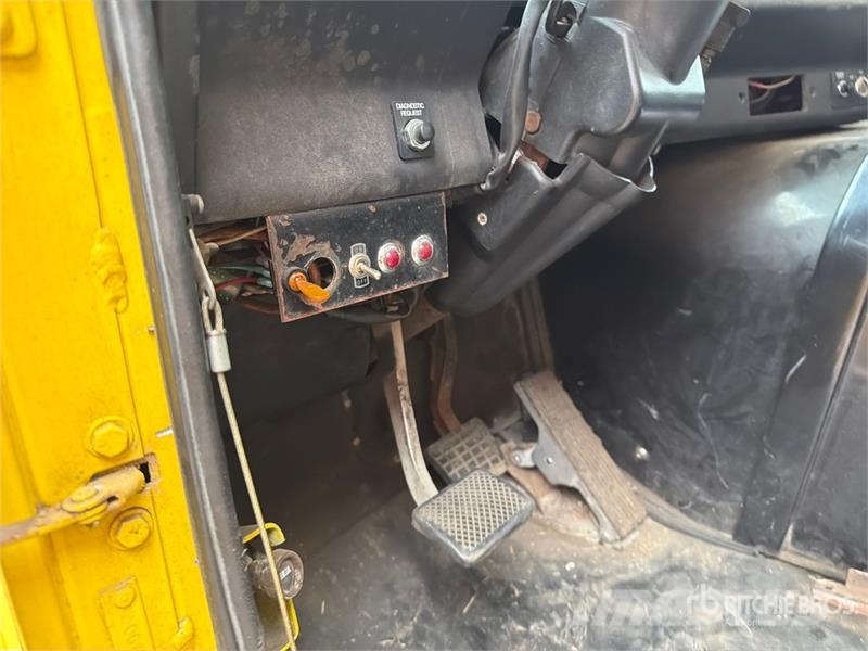  Volvo/GMC WAH 6x4 T/A Day Cab Truck Tractor وحدات الجر