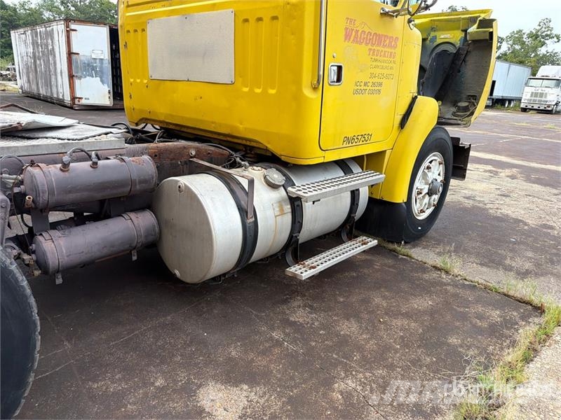  Volvo/GMC WAH 6x4 T/A Day Cab Truck Tractor وحدات الجر