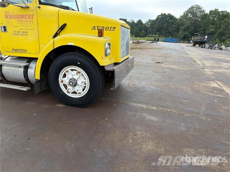  Volvo/GMC WAH 6x4 T/A Day Cab Truck Tractor وحدات الجر