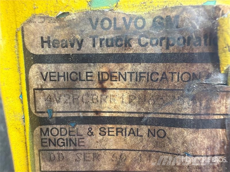  Volvo/GMC WAH 6x4 T/A Day Cab Truck Tractor وحدات الجر