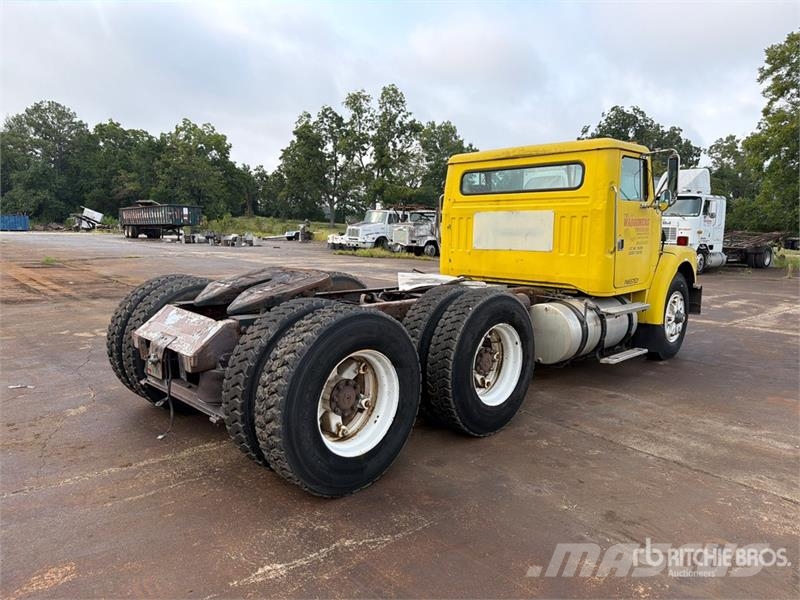  Volvo/GMC WAH 6x4 T/A Day Cab Truck Tractor وحدات الجر