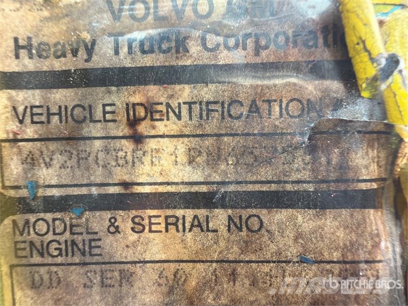  Volvo/GMC WAH 6x4 T/A Day Cab Truck Tractor وحدات الجر