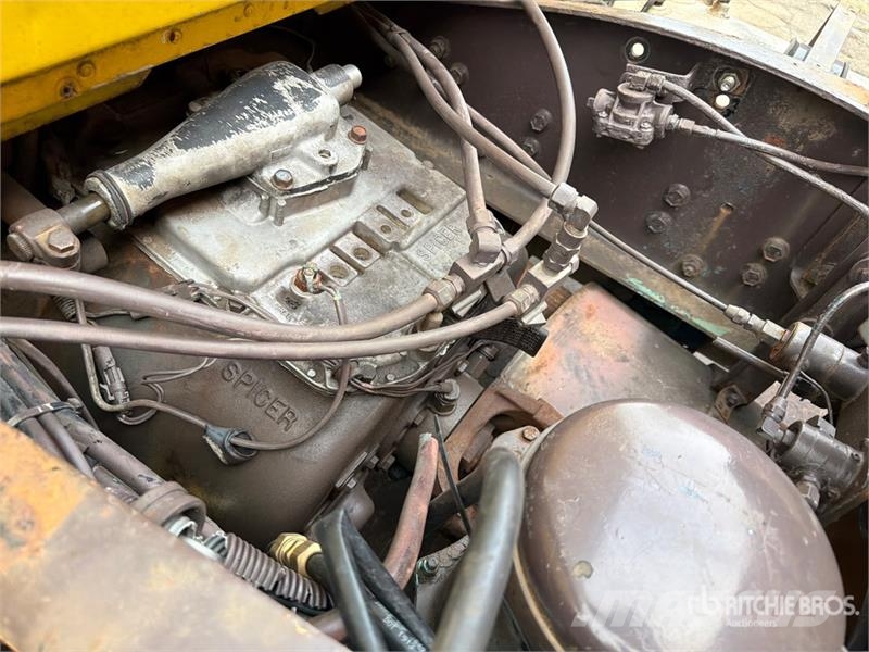  Volvo/GMC WAH 6x4 T/A Day Cab Truck Tractor وحدات الجر