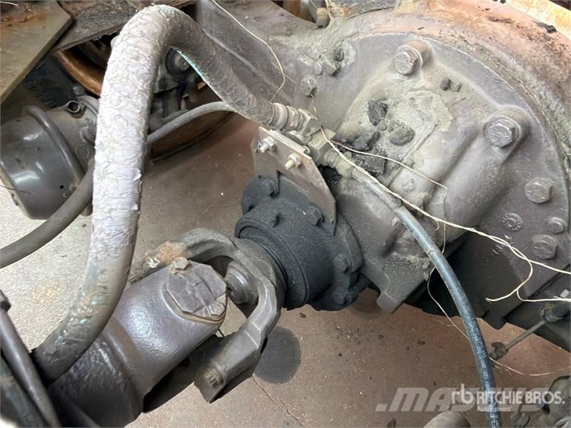  Volvo/GMC WAH 6x4 T/A Day Cab Truck Tractor وحدات الجر