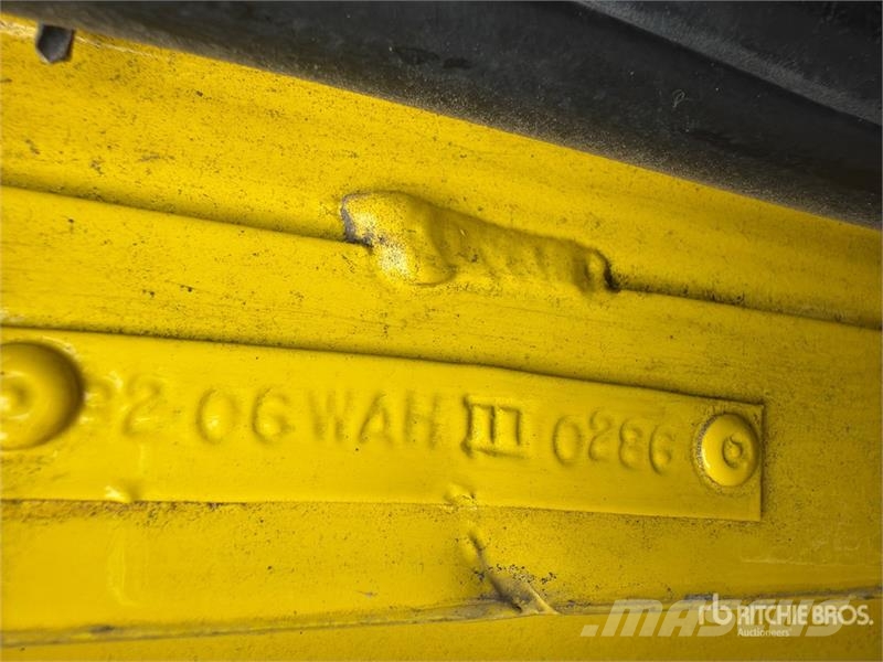  Volvo/GMC WAH 6x4 T/A Day Cab Truck Tractor وحدات الجر