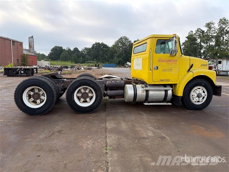  Volvo/GMC WAH 6x4 T/A Day Cab Truck Tractor وحدات الجر