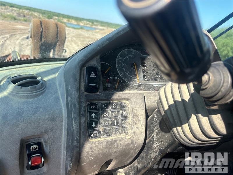 Volvo L220H Wheel Loader 轮式装载机