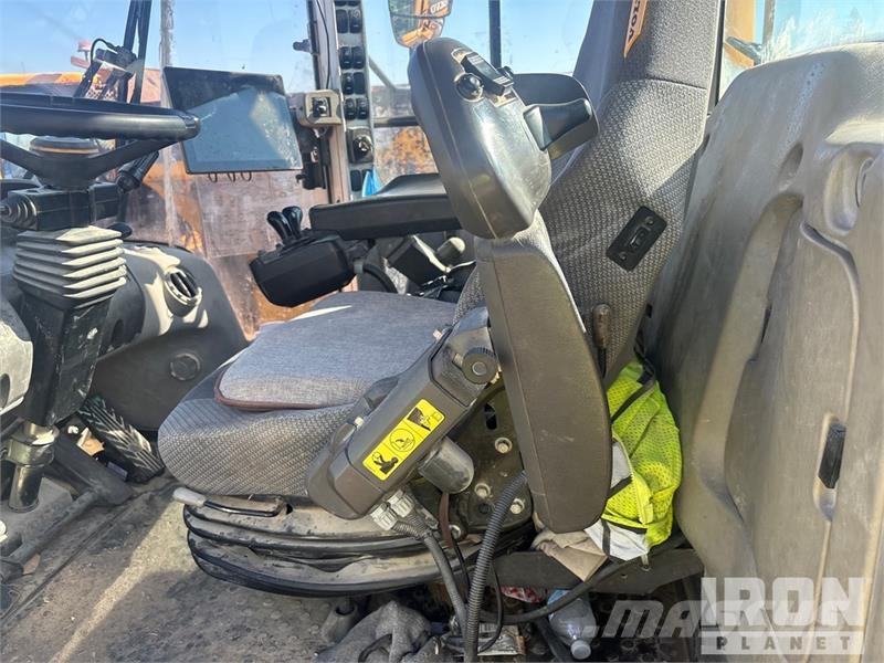 Volvo L220H Wheel Loader 轮式装载机