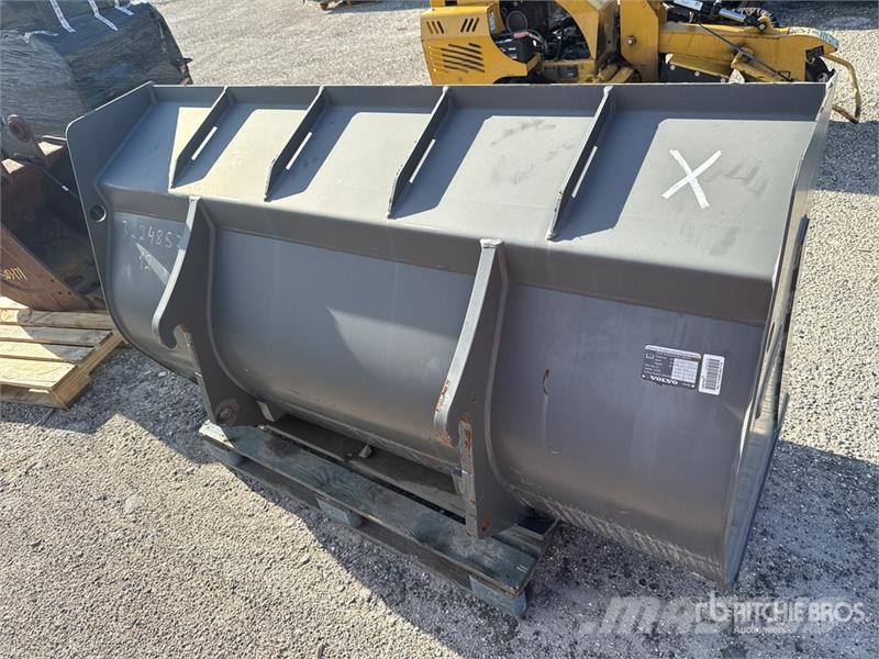 Volvo L30BKT1.3Y 75 in General Purpose Wheel Loader Buck دلاء