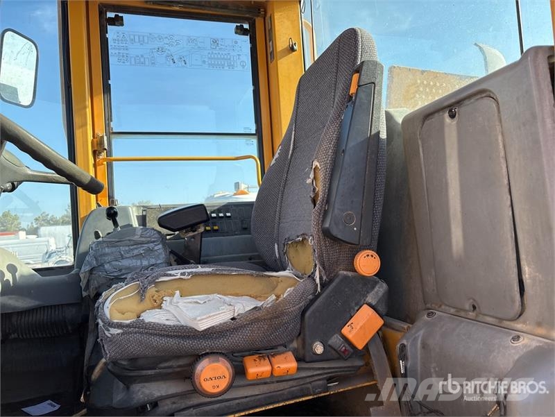 Volvo L60E Wheel Loader Gumikerekes homlokrakodók