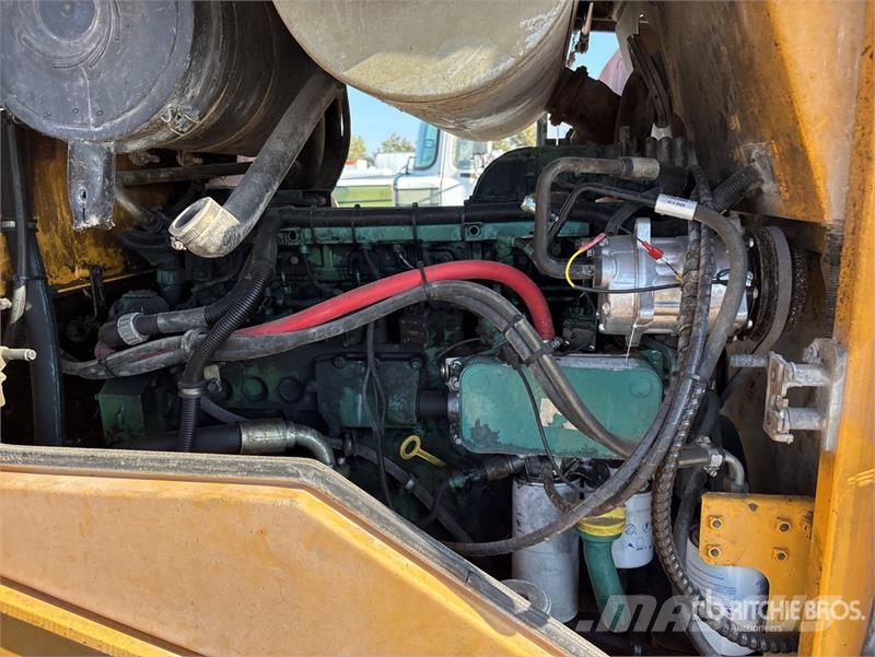 Volvo L60E Wheel Loader Gumikerekes homlokrakodók