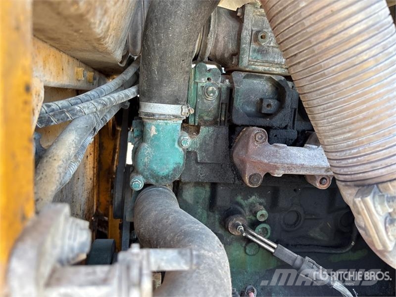 Volvo L60E Wheel Loader Gumikerekes homlokrakodók