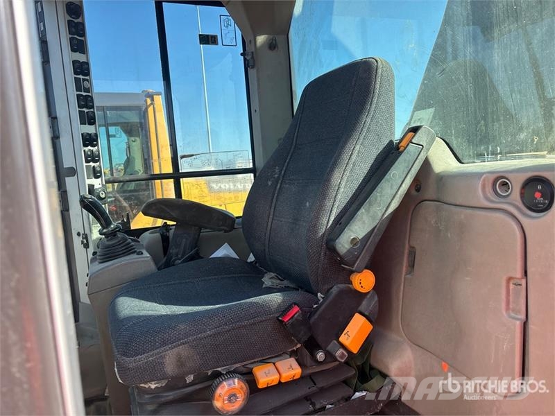 Volvo L90G Wheel Loader 휠로우더