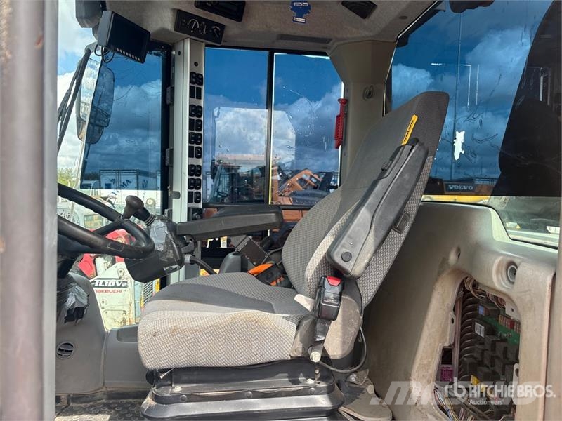 Volvo L90H Wheel Loader 휠로우더