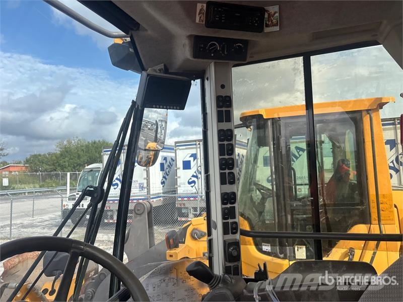 Volvo L90H Wheel Loader 휠로우더