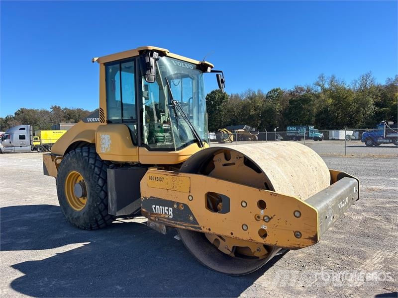 Volvo SD115B Smooth Drum Compactor 单轮压路机