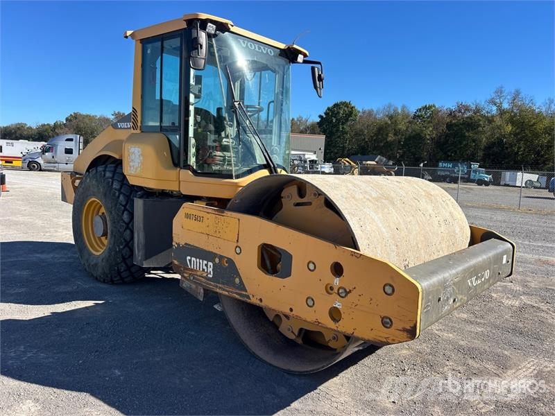 Volvo SD115B Smooth Drum Compactor 单轮压路机