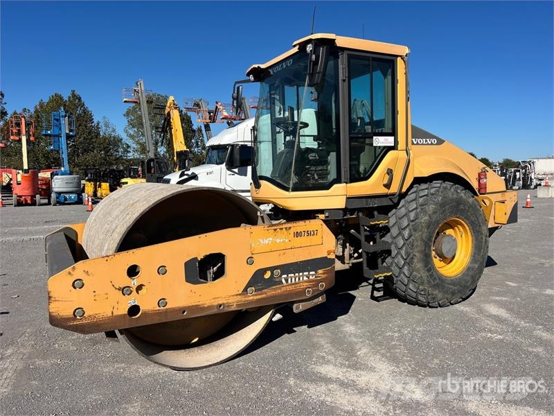 Volvo SD115B Smooth Drum Compactor 单轮压路机