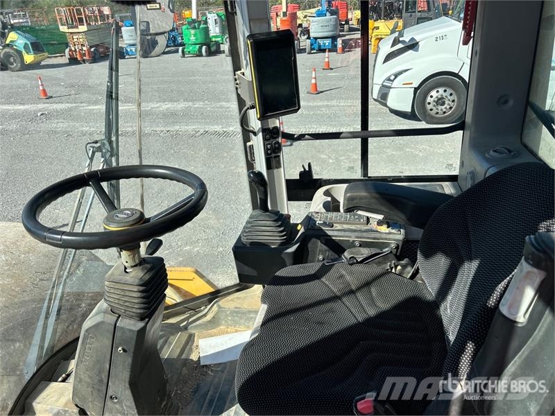 Volvo SD115B Smooth Drum Compactor 单轮压路机