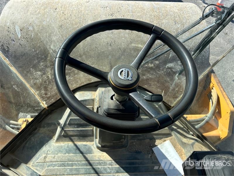 Volvo SD115B Smooth Drum Compactor 单轮压路机