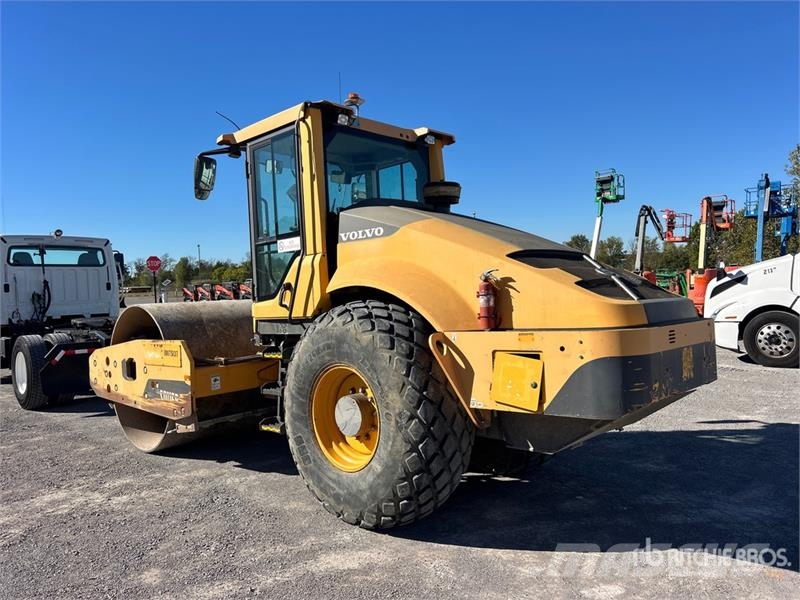 Volvo SD115B Smooth Drum Compactor 单轮压路机