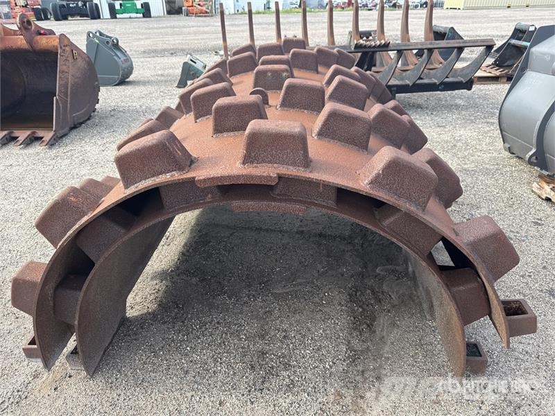 Volvo SD115PAD 85 in Padfoot Shell Kit ロードローラー