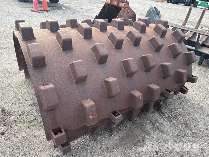 Volvo SD115PAD 85 in Padfoot Shell Kit ロードローラー