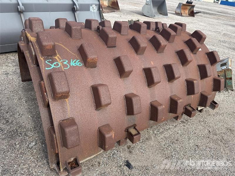 Volvo SD115PAD 85 in Padfoot Shell Kit ロードローラー