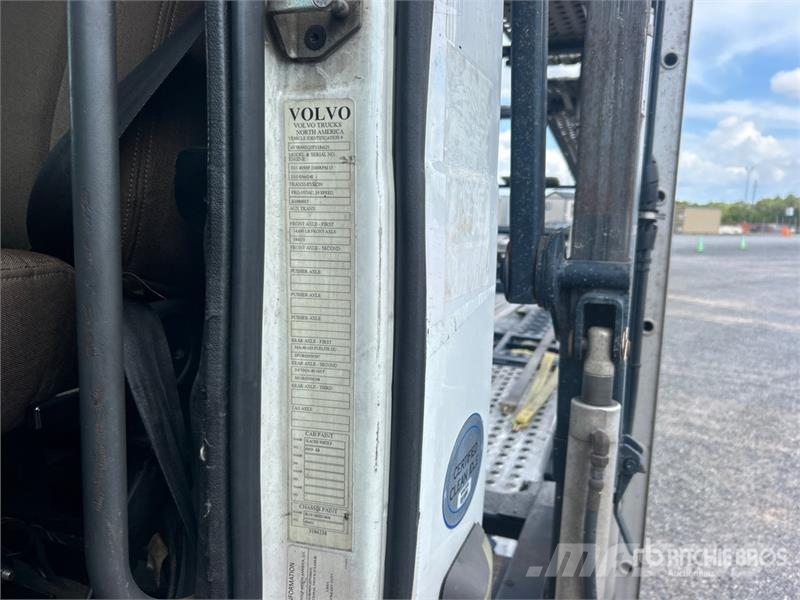Volvo VAH Camiones portavehículos