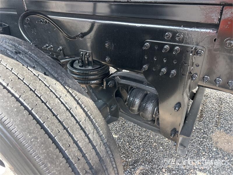 Volvo VHD84F300 8x4 Tri/A Dump Truck 自卸式货车