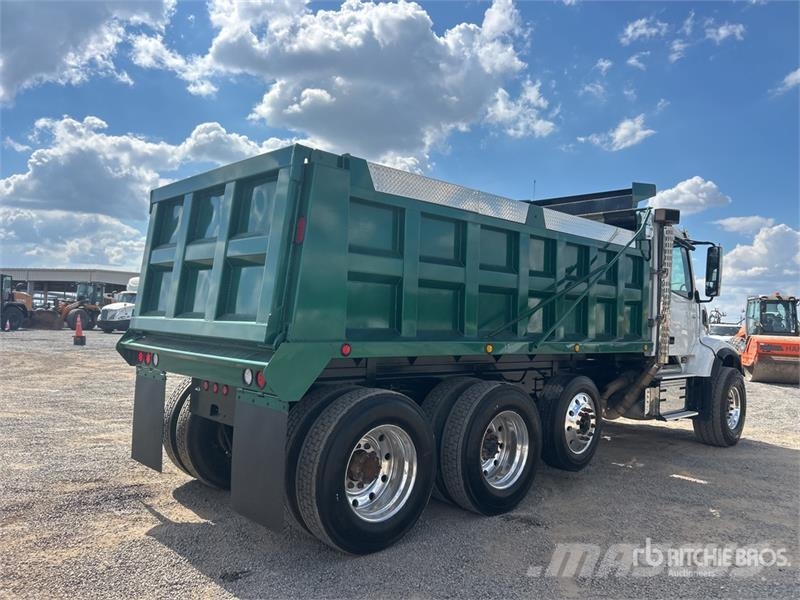 Volvo VHD84F300 8x4 Tri/A Dump Truck 自卸式货车