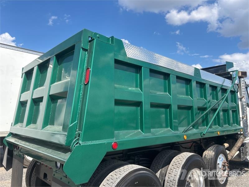 Volvo VHD84F300 8x4 Tri/A Dump Truck 自卸式货车