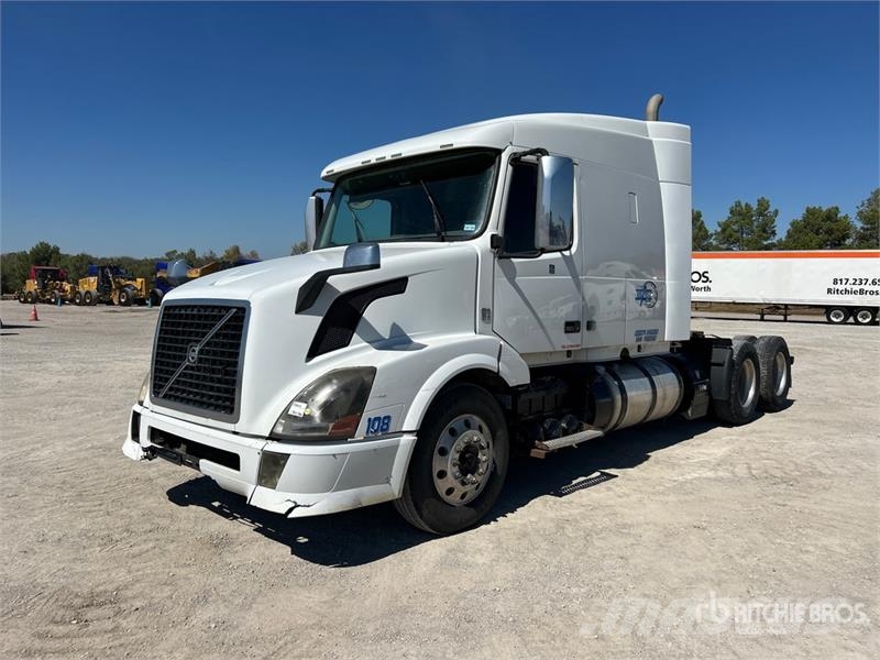 Volvo VLN630 6x4 T/A Sleeper Truck Tractor (Inoperable) Trekkers