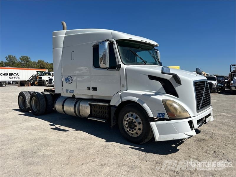 Volvo VLN630 6x4 T/A Sleeper Truck Tractor (Inoperable) Trekkers