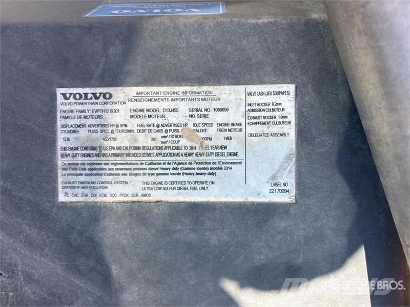 Volvo VLN630 6x4 T/A Sleeper Truck Tractor 中古トラクターヘッド | トレーラーヘッド