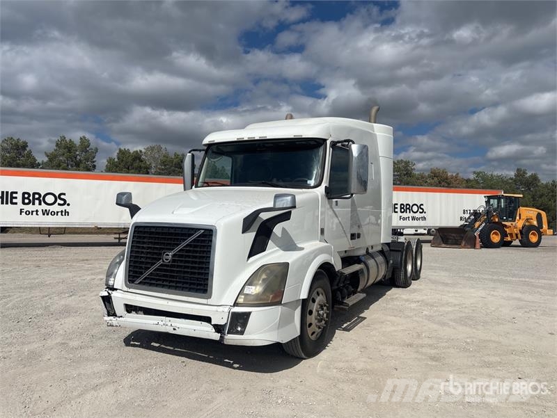 Volvo VLN630 6x4 T/A Sleeper Truck Tractor وحدات الجر