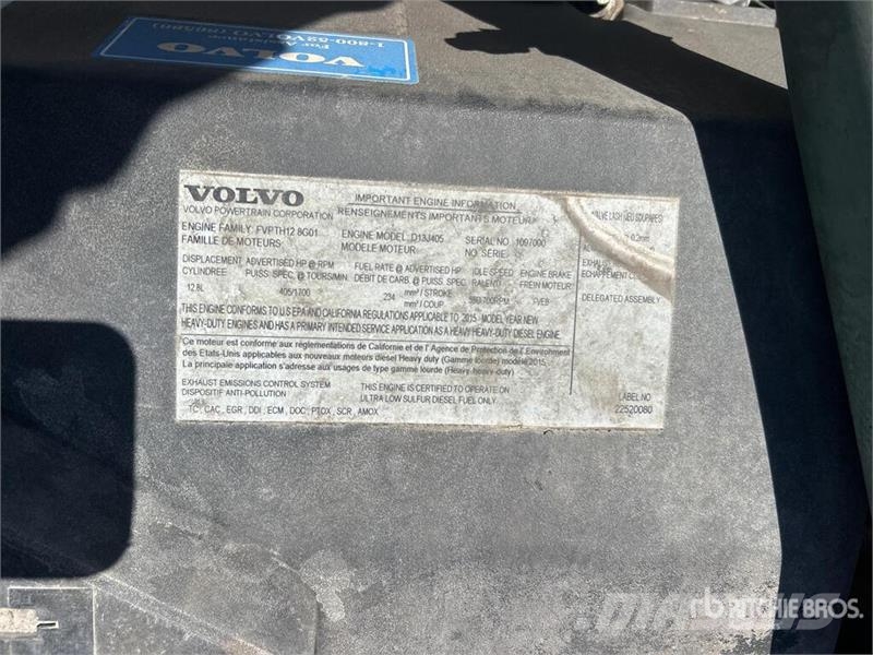 Volvo VLN630 6x4 T/A Sleeper Truck Tractor 中古トラクターヘッド | トレーラーヘッド