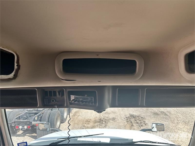Volvo VLN630 6x4 T/A Sleeper Truck Tractor وحدات الجر