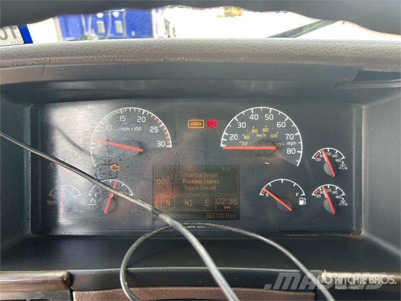 Volvo VLN630 6x4 T/A Sleeper Truck Tractor وحدات الجر