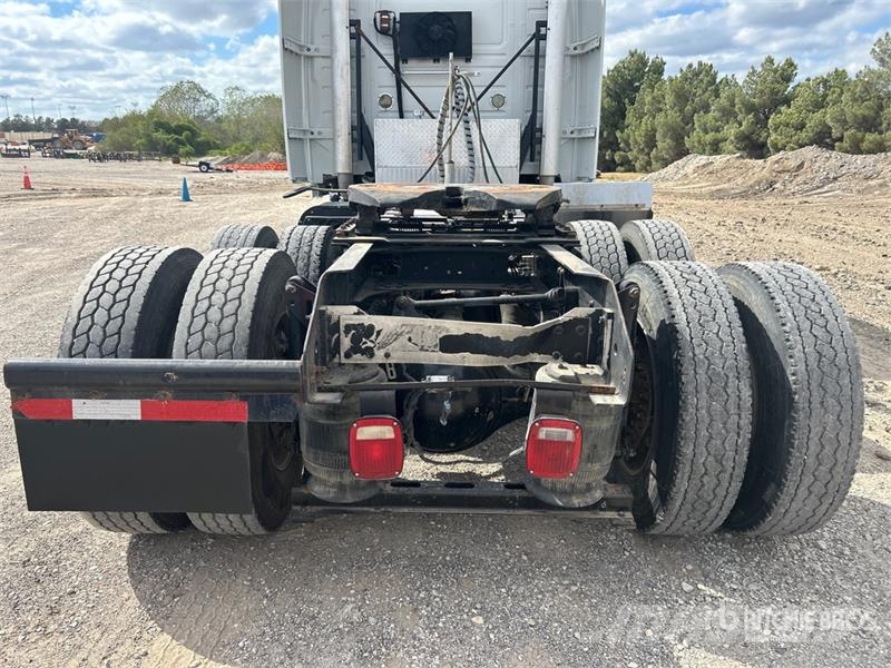 Volvo VLN630 6x4 T/A Sleeper Truck Tractor وحدات الجر