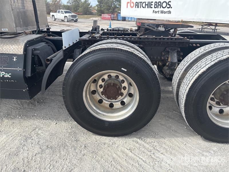 Volvo VLN630 6x4 T/A Sleeper Truck Tractor وحدات الجر