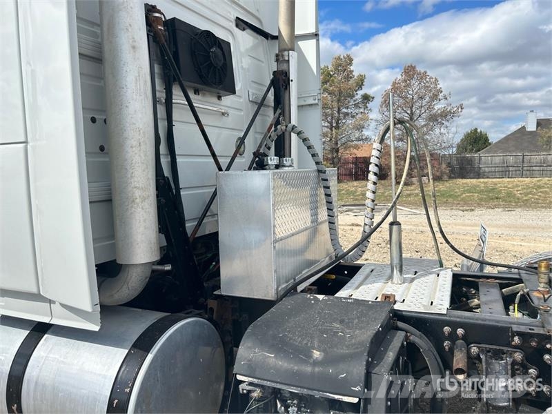 Volvo VLN630 6x4 T/A Sleeper Truck Tractor وحدات الجر